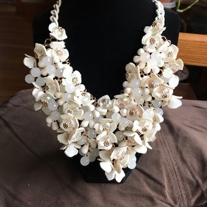 NWOT Flower Statement Necklace